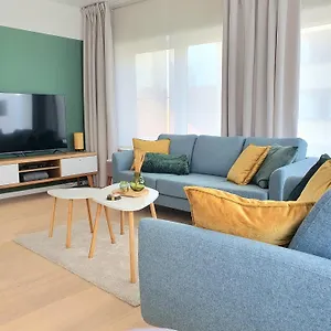 https://apt-skaai-five-newly-renovated-2-bedrooms.hotelsghent.com